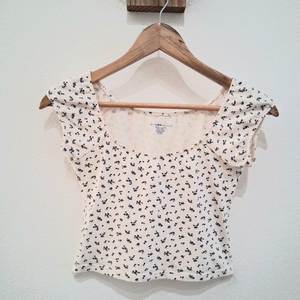 🌸💙Brandy Melville Ditsy Floral Baby Tee | Cream & Black | Cap Sleeve 💙🪻